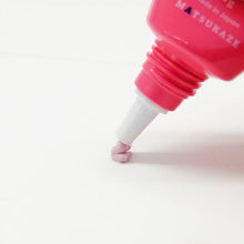 画像をギャラリービューアに読み込む,  【開封時のお願い】  開封前には必ず白いキャップ部分を上向きに持ち、しっかりと容器を振ってください。先端の細いノズル部分にリムーバーが詰まった状態で開封してしまうと、意図せずリムーバーが出てしまうことがあります。 当クリームリムーバーは、リムーバー付着状態の注意喚起(除去残りを無くす)を目的とする香り付けにローズフレグランスを採用しております。また、刺激を最大限抑えました(当社比) ※シンナー、アセトンは配合しておりません。  主成分: 炭酸プロピレン