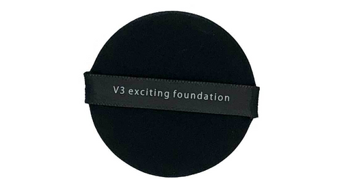 V3ファンデーション 専用パフです。  針を潰さず、針がパフの中にも入らない! 針が肌に直接垂直に入るように構成されています。  ※定期的に新しいパフに交換することをお勧めします。 仕上がりが全然違います。   【V3ファンデーションパフのお手入れ方法】 1.パフをティッシュで包み込みます。 2.ティッシュに染み込ませるイメージでポンポンと軽く叩いてください。 ※ゴシゴシ洗いをしないで下さい。