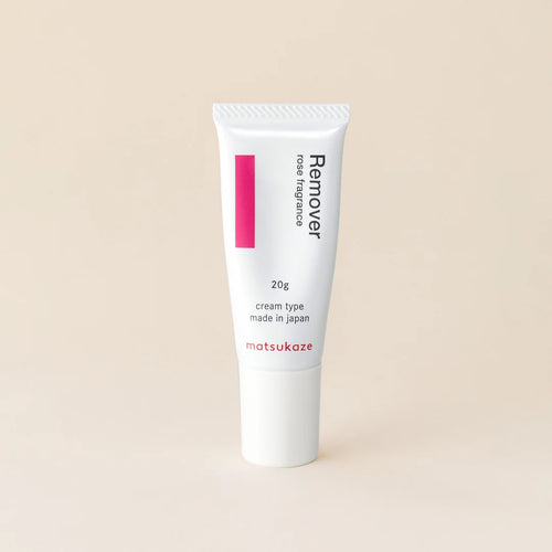 ■衛生的なチューブタイプの強力リムーブ【クリームタイプリムーバー】MADE IN JAPAN  当クリームリムーバーは、リムーバー付着状態の注意喚起(除去残りを無くす)を目的とする香り付けにローズフレグランスを採用しております。また、刺激を最大限抑えました(当社比)　※シンナー、アセトンは配合しておりません。  【使用方法】 グルー部分に、もれが無く覆うようにリムーバーを塗布し、3分〜5分放置した後、綿棒・またはマイクロスティックで優しくこすり落としてください。時間が経っても取れない場合は、もう一度同じ動作を繰り返します。 するっと簡単に取れるまで、無理に引っ張らない様にご注意ください。  内容量:20g