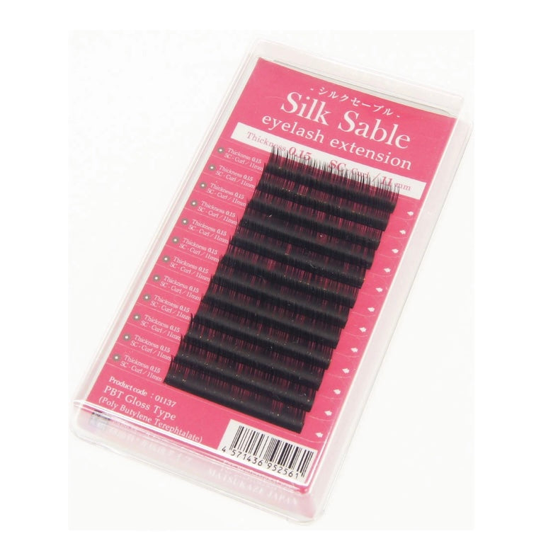 商品名:シルクセーブル【シートタイプ】 規格:カール/Jカール/Cカール　太さ/0.15mm　長さ/8mm〜13mm  トレータイプ 非抗菌タイプまつげエクステ 内容量:約3,040本入り JANコード:4571436952875 製造国:海外 製品備考:損害賠償保険(PL保険)加入済み テープのベースとなるフィルム部分は、高い熱に対する安全性と磨耗性能を持ちあわせる「宇宙航空開発分野でも採用される」といわれる先端技術素材です。  この特殊なフィルムは、プラス400度以上の高温やマイナス269度の低温に耐える能力を持ちます。耐化学物質、耐摩耗性も強く、劣悪な環境で安定した性能維持が可能で今後様々な先進分野に採用されるものです。