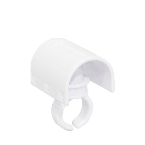 ボリュームラッシュの施術の際にシートを貼れば人工毛が開いた状態になり非常に取りやすくなります。付属のリングにより、指にはめての施術が可能です。  ※パッケージリニューアルのため、一時的に新パッケージと旧パッケージが混在して発送される場合がございます。 予めご了承ください。新旧における品質差はございません。   　●人工毛を扇状に広げるエクステホルダー  【特長】 ・逆U字型で貼り付けたエクステを扇形に広げる ・人工毛を非常につかみやすくできる ・指にはめて扱えるため作業効率がアップ