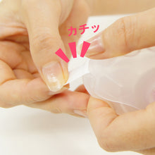 画像をギャラリービューアに読み込む,  ※ご注意ください※キープポアはサイズが大きいため収納できません。 その他詳細説明 施術時や保管時に課題となっていた、テープ側面に付着するほこり・汚れをシャットアウト!!衛生的に管理しながら施術可能な医療用テープ専用カッター。
